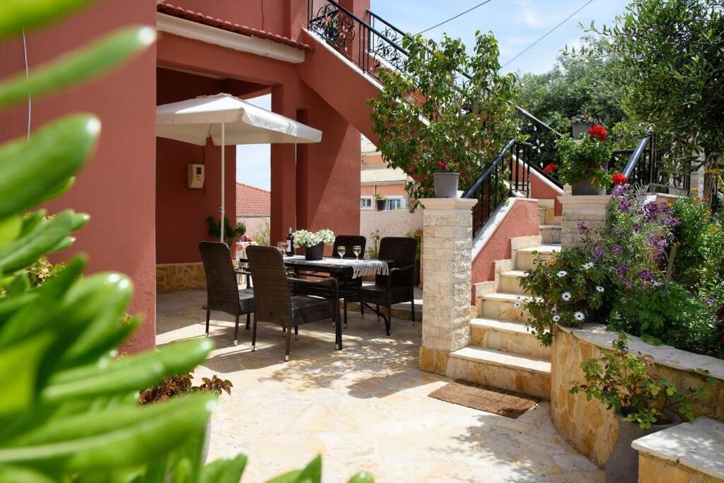 Seaview Cottage - Calmare Petrití エクステリア 写真